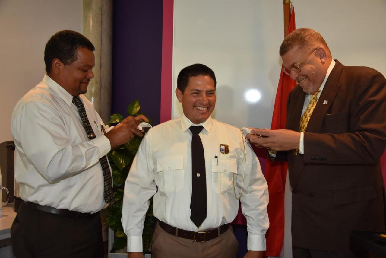 uniform di roderick croes como director di departamento di aduana keda oficialisa1