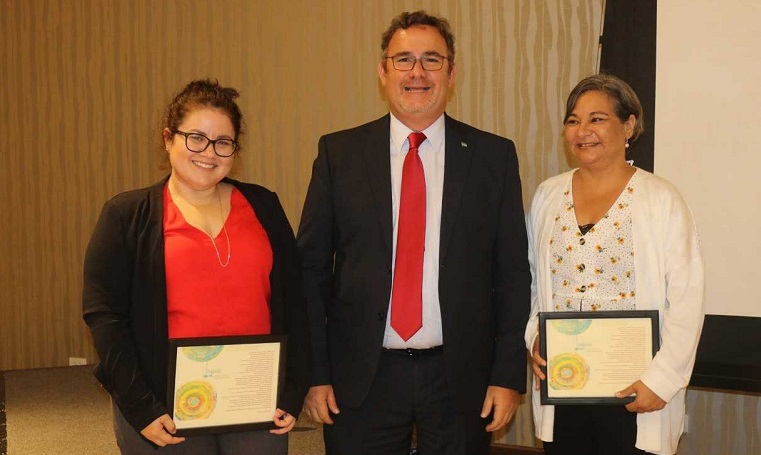 Minister Glenbert Croes a duna reconocimento nacional na tur trahador y boluntario social na Aruba 003