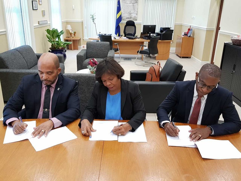 Minister di ESKD Minister di Finansas i SOAB ta firma protokòl di kolaborashon 001