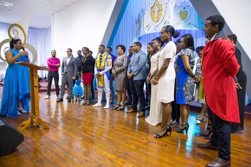 Minister Quincy Girigorie ta pasa presidensia di Excel Arts Academy pa sr. Otmar Martina 002