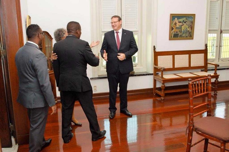 bishita Gobernador di Aruba 002