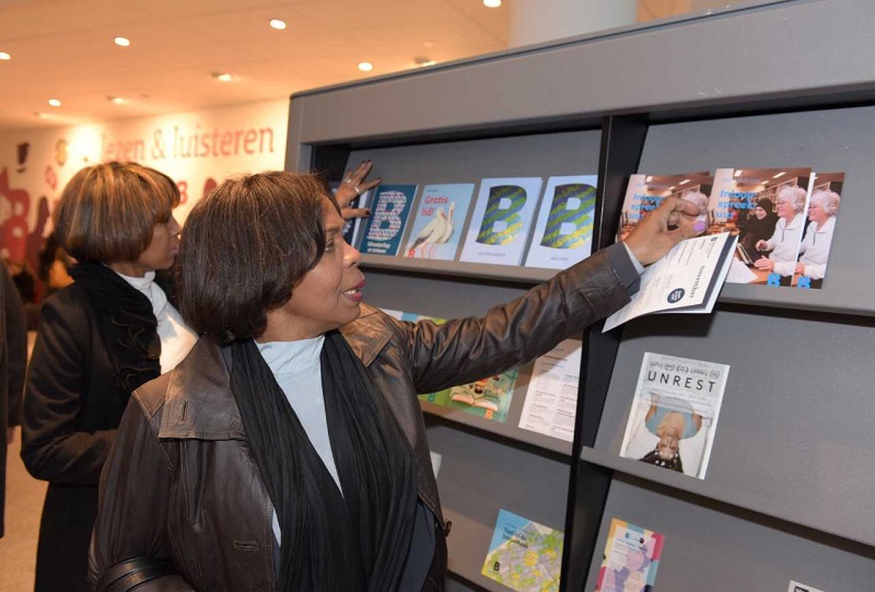 Minister. M. Alcalá Wallé ta bai pa un Biblioteka Nashonal renobá 0 3