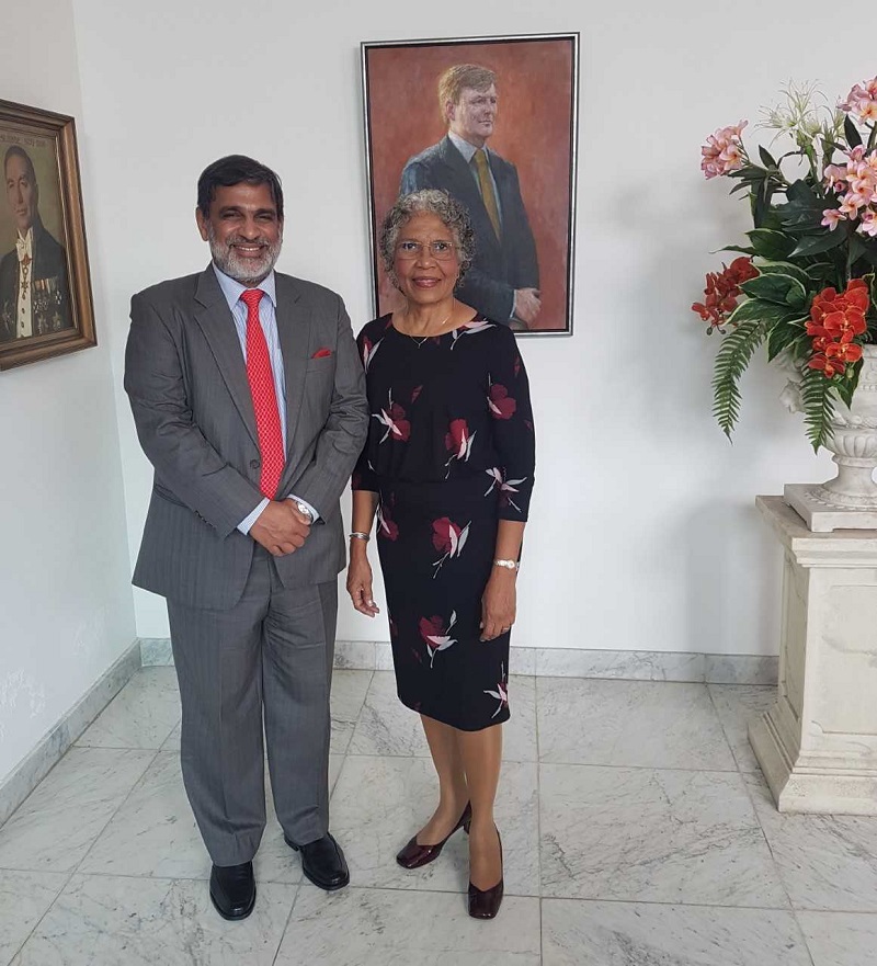 Embahador di India na Den Haag a bishita Gobernado