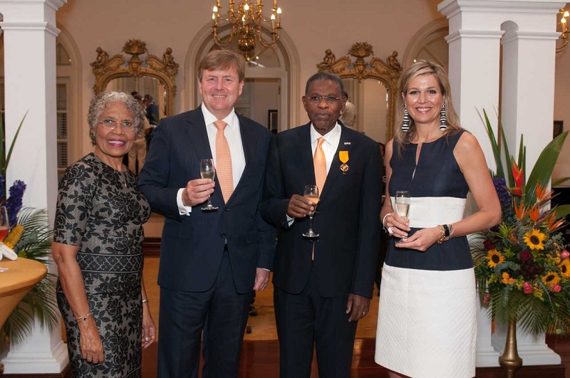 Kondekorashon den Huisorde van Oranje pa Sr. Herman George