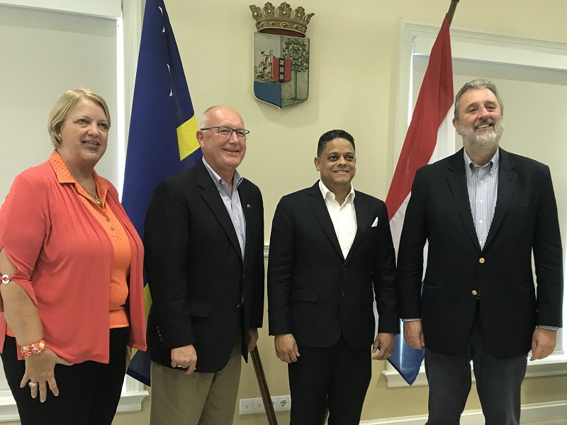 Consul Generaal Margareth Hawthorne ambassadeur Pete Hoekstra 2