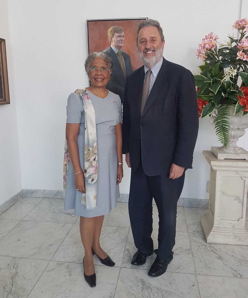 Beleefdheidsbezoek van Excellentie Henne Schuwer bij de Gouverneur 002