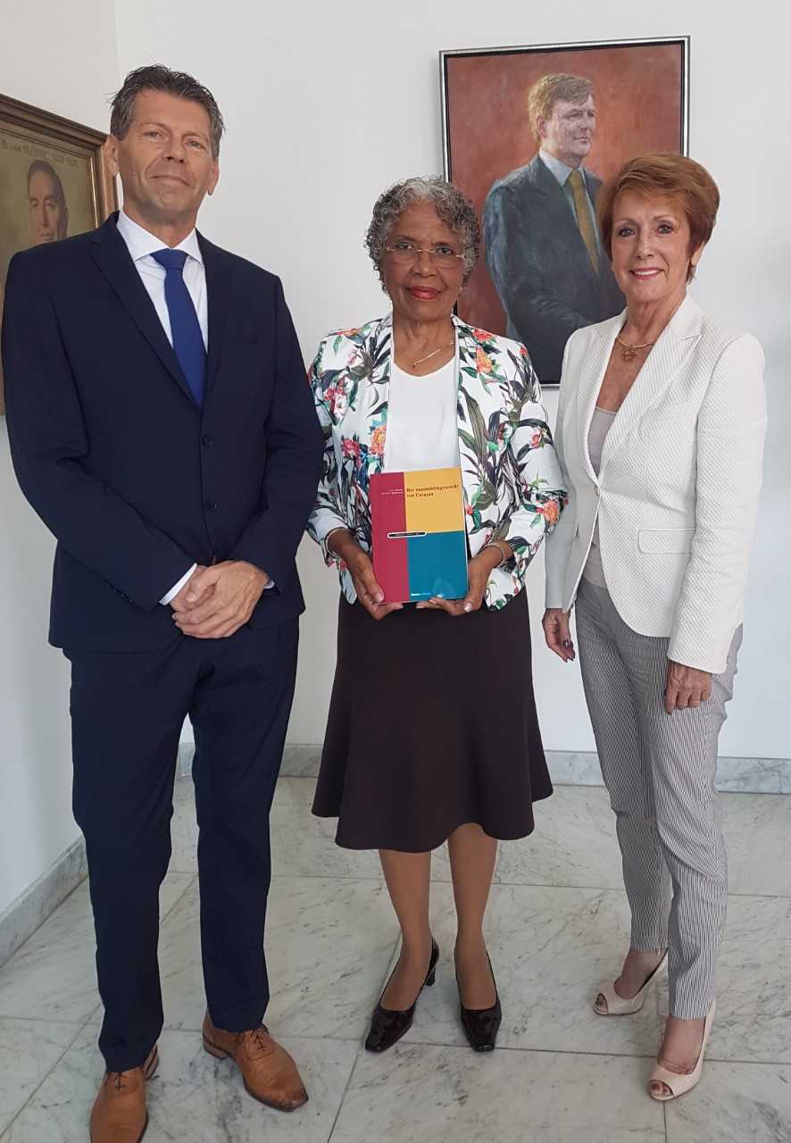 Het boek Het vreemdelingenrecht van Curaçao