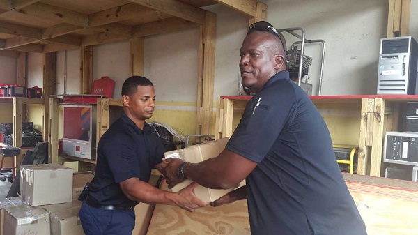 Brantwer Kòrsou a risibí donashon 002