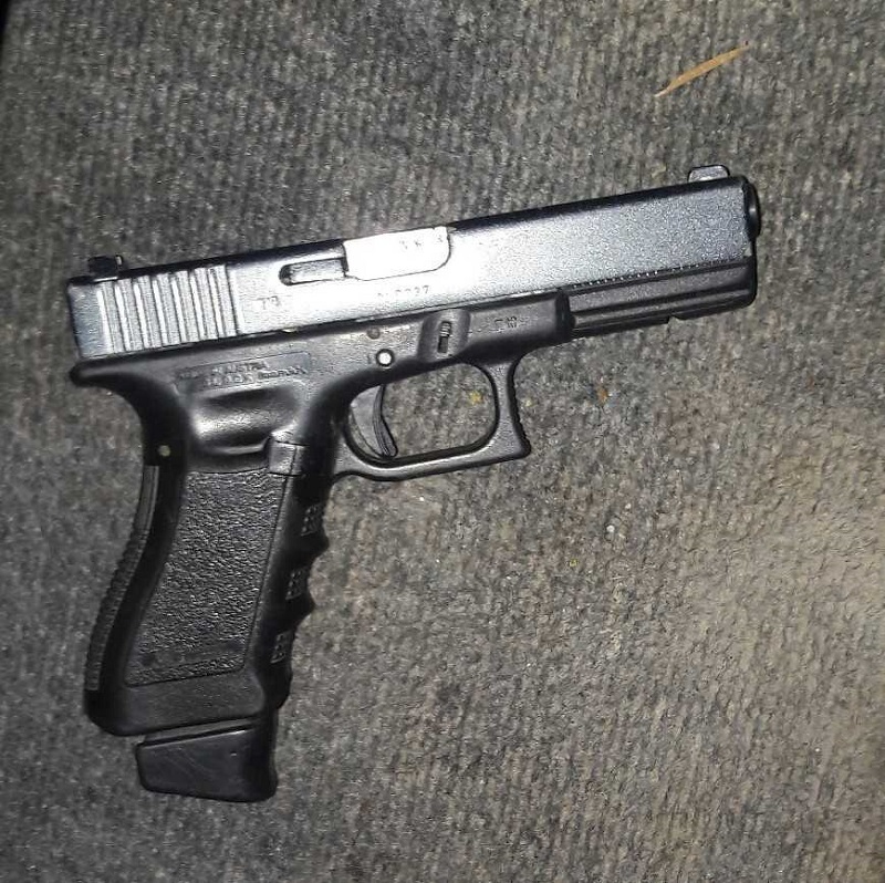 Un detenshon i arma di kandela konfiská