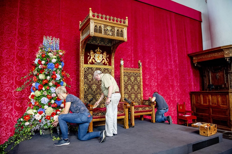 prinsjesdag 2020 voorbereidingen grote kerk tronen