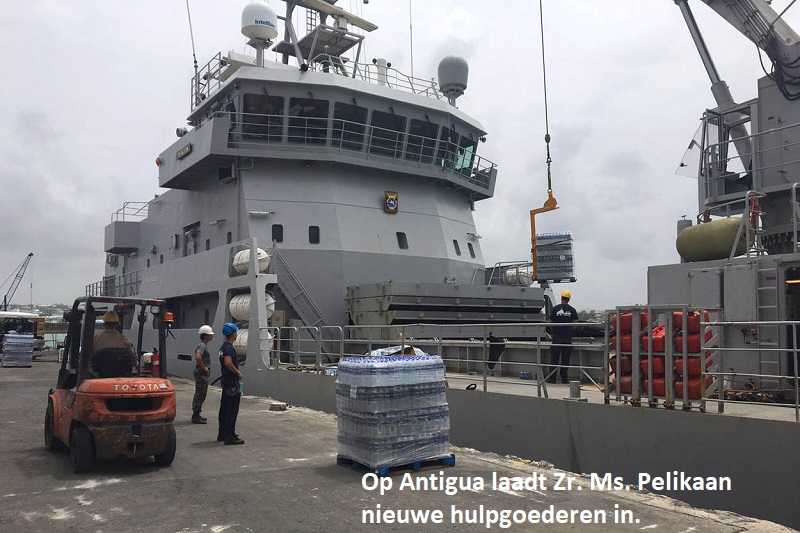 zr.ms. pelikaan laadt hulpgoederen antigua a