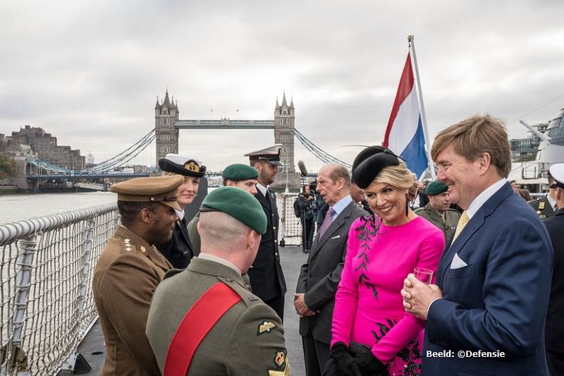 gesprek met veteranen en militairen op zr.ms.zeeland