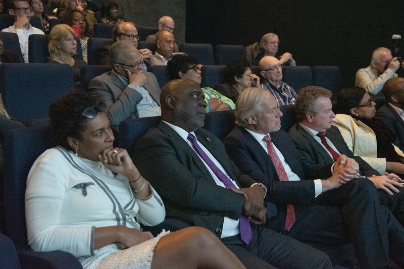 thumbnail herdenkingsbijeenkomst 4 GevMin SXM Jorien Wuite GevMin Anthony Begina