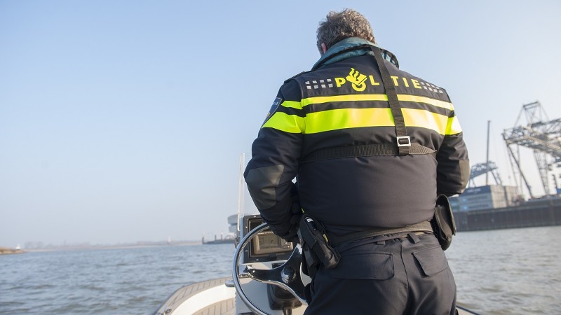 agent op schip waterpolitie