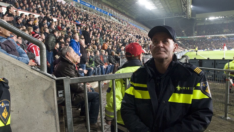 toezicht in voetbalstadion